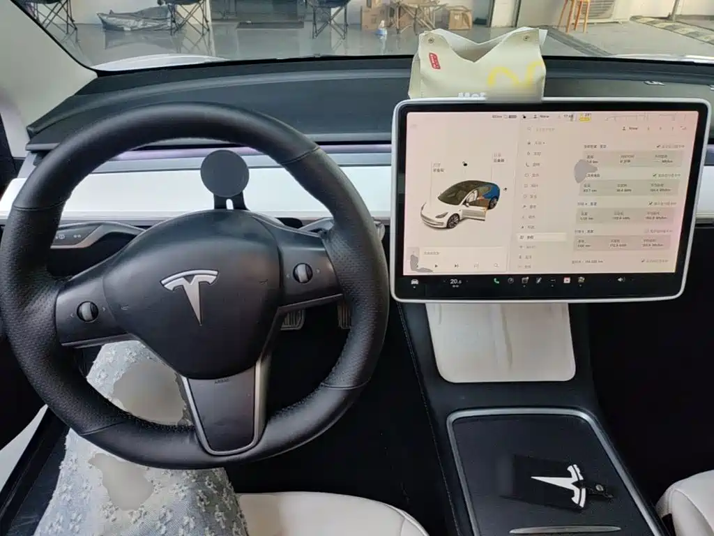 Tesla Model 3 — миниатюра 10