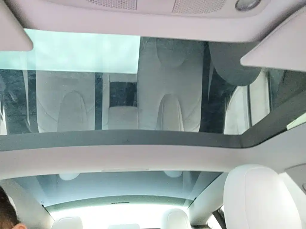 Tesla Model 3 — миниатюра 18