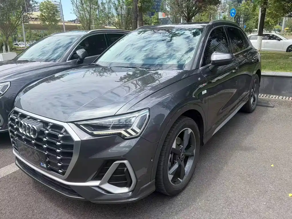 Купить Audi Q3