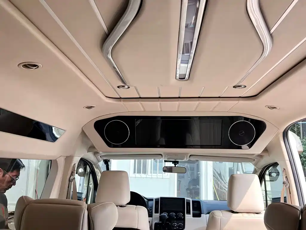 Toyota Hiace — миниатюра 11