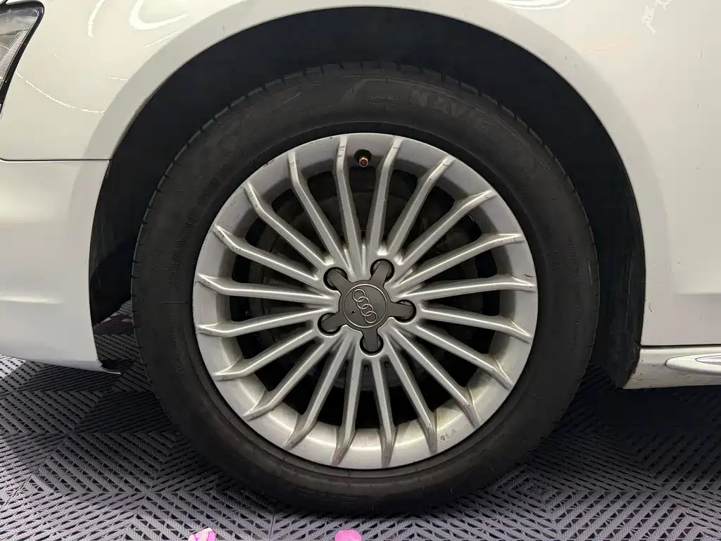 Audi A4L — миниатюра 5