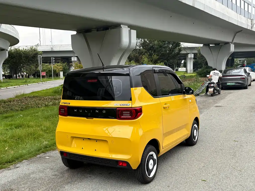 Wuling MINIEV — миниатюра 7