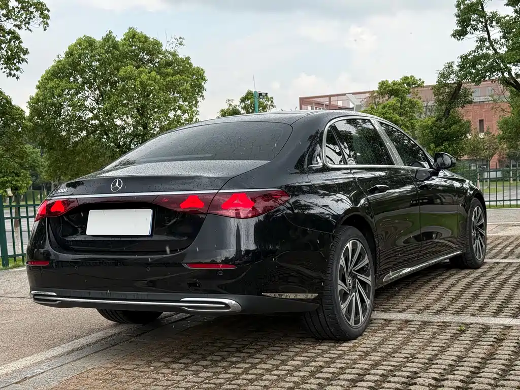 Mercedes-Benz E-Class — миниатюра 17