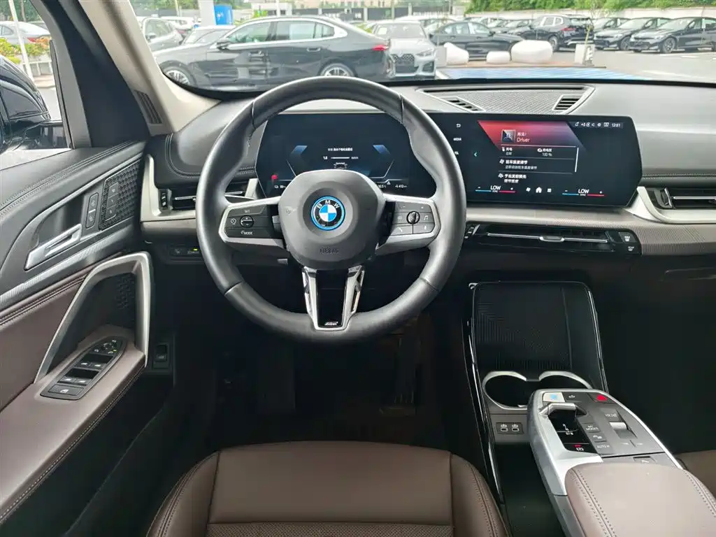 BMW iX1 2025 eDrive25L M Sport