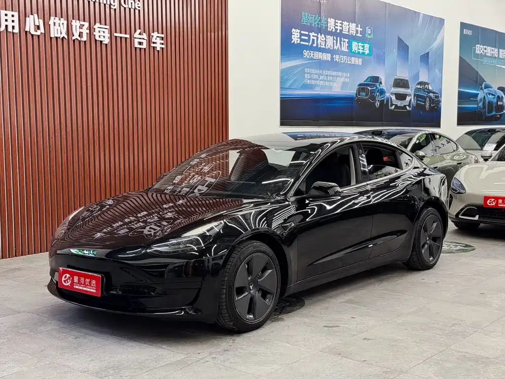 TESLA MODEL 3