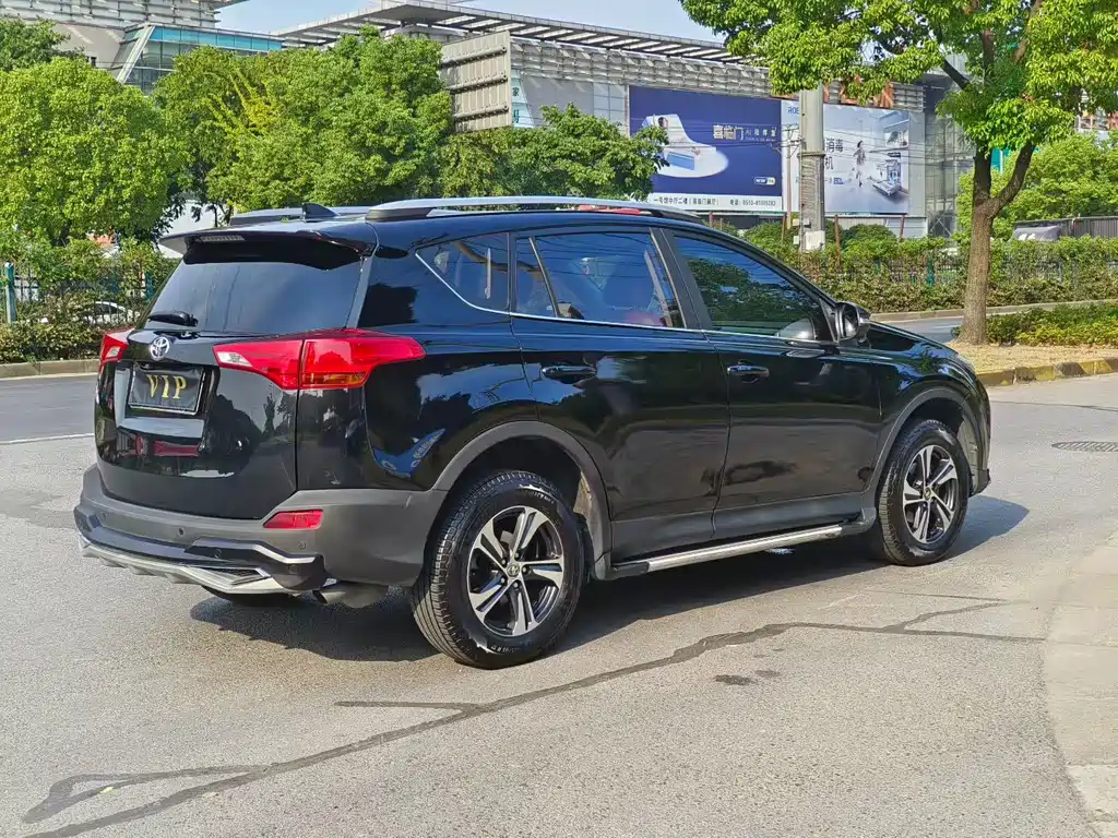 Toyota RAV4 — миниатюра 8