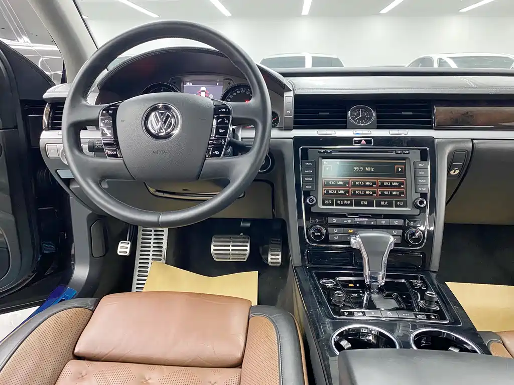 Volkswagen Phaeton — миниатюра 18