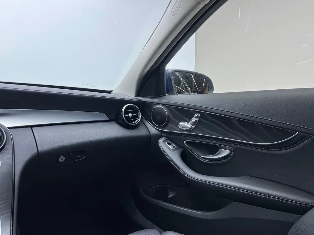 Mercedes-Benz C-Class — миниатюра 13