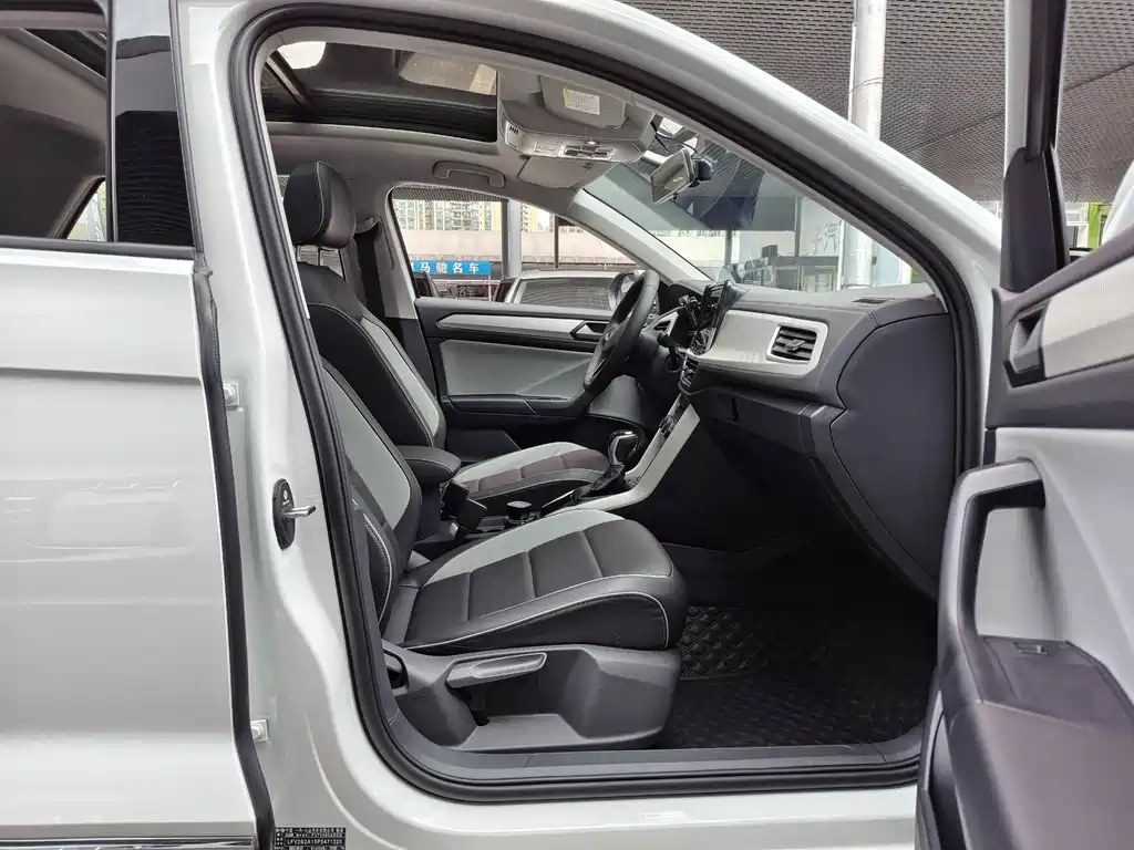 Volkswagen T-Roc — миниатюра 18