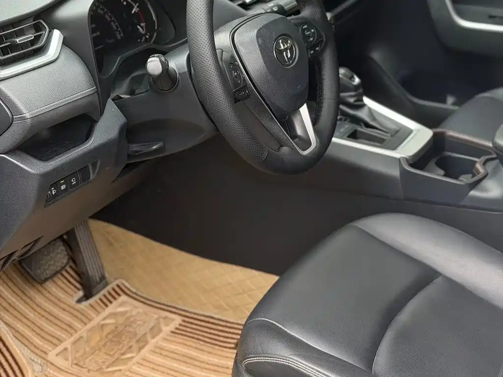 Toyota RAV4 — миниатюра 4