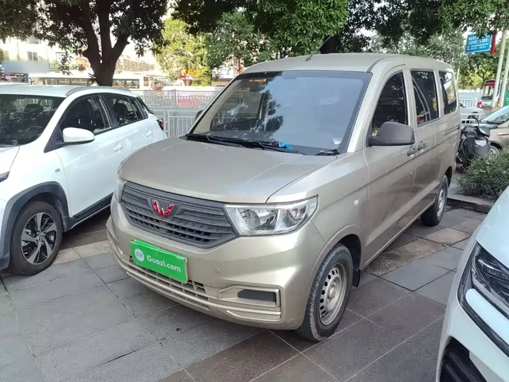 Wuling Hongguang V — миниатюра 2