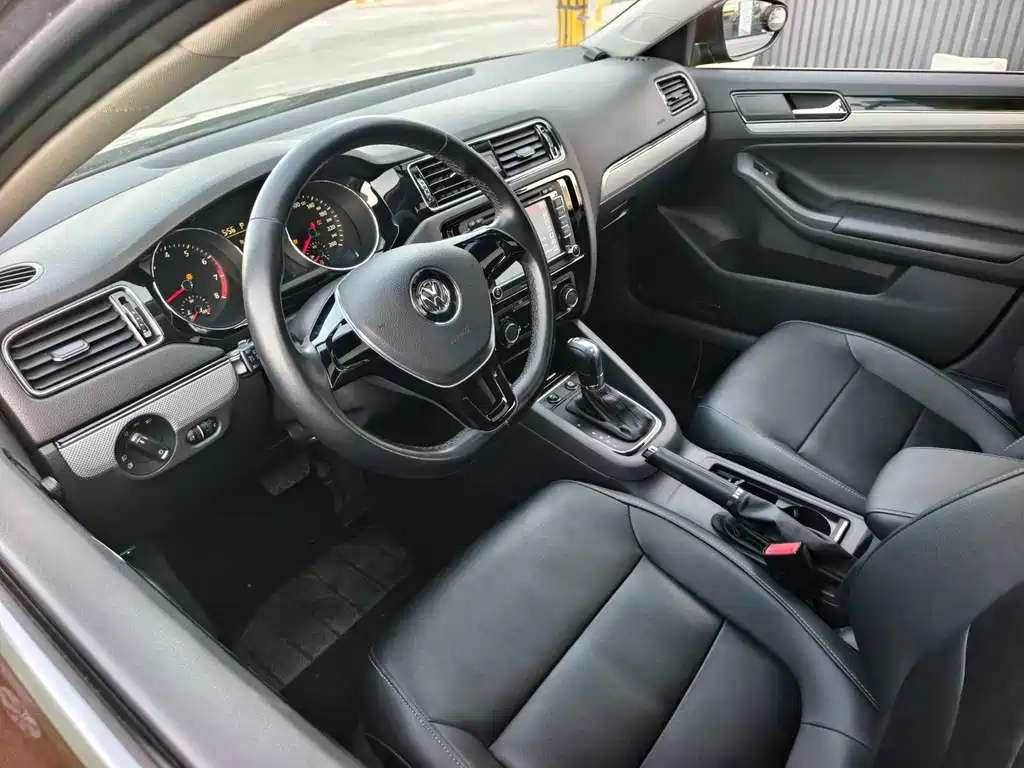Volkswagen Sagitar 2015 230TSI AT Comfort