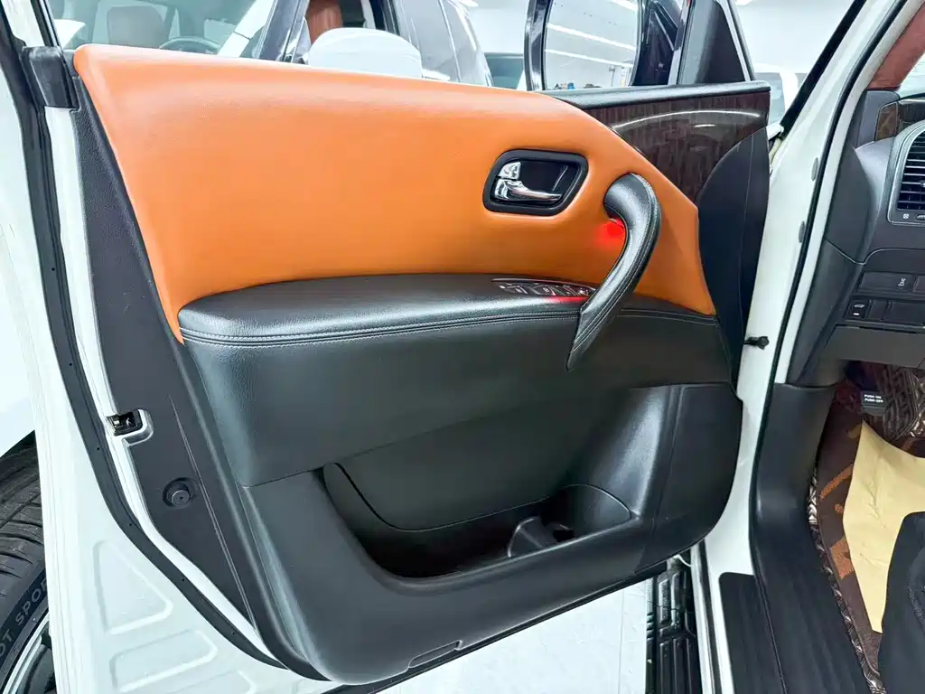 Nissan Patrol — миниатюра 10