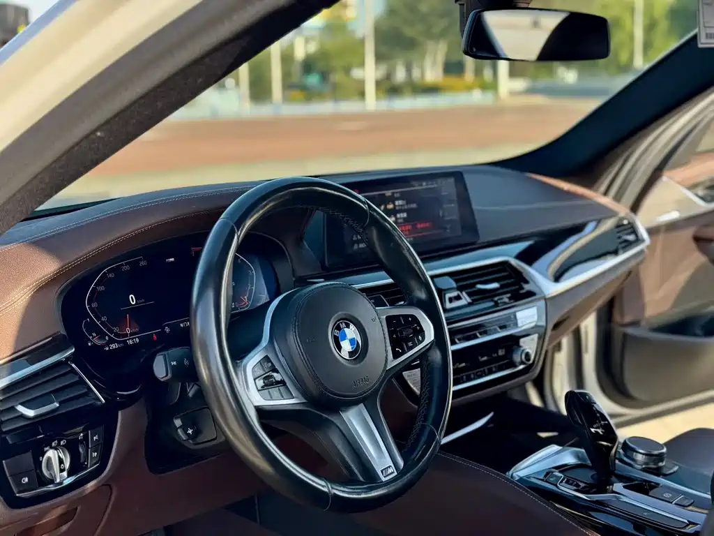 BMW 5 Series — миниатюра 4