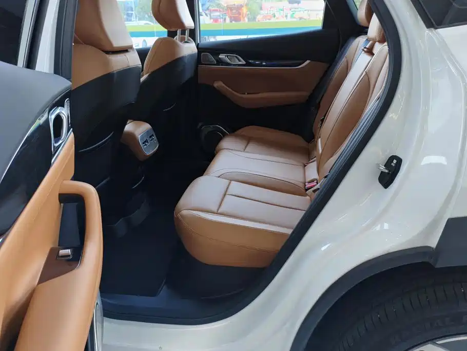 Geely Boyue L — миниатюра 11