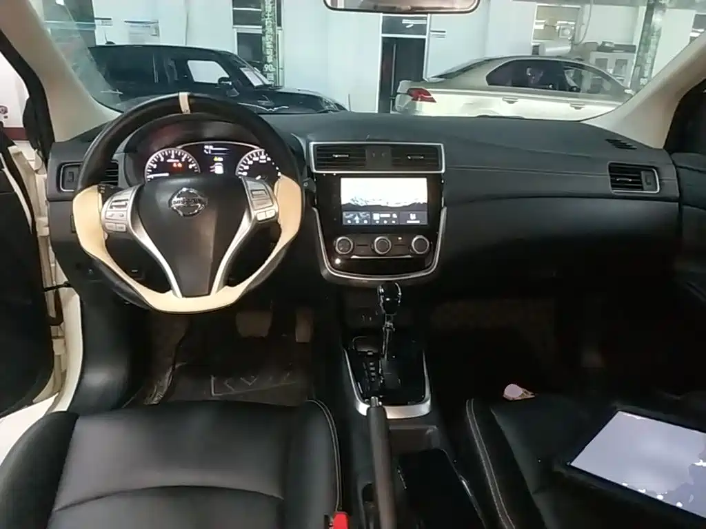 Nissan Tiida — миниатюра 10