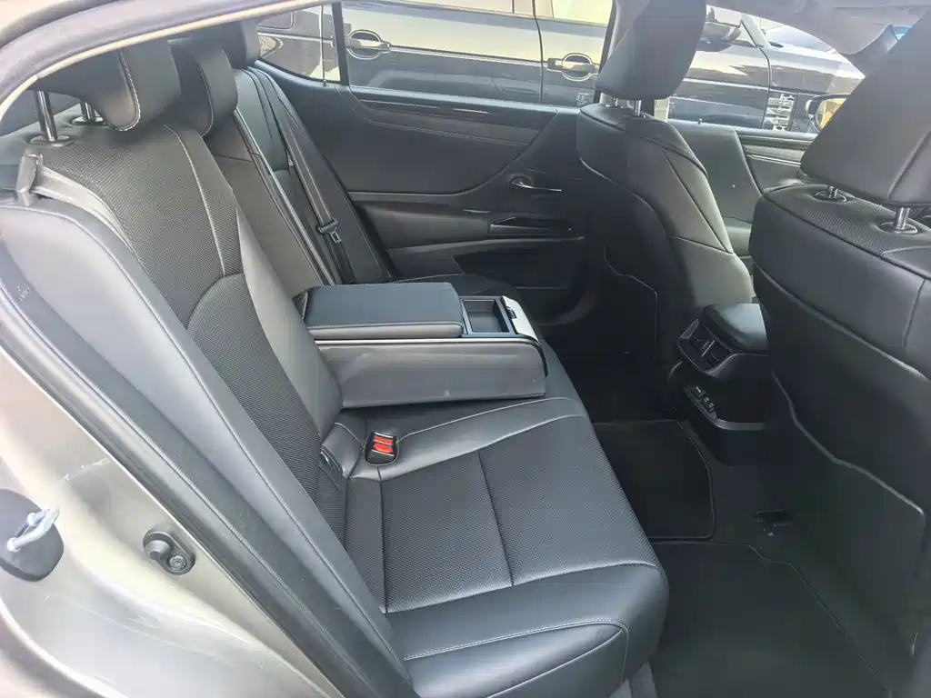 Lexus ES — миниатюра 9