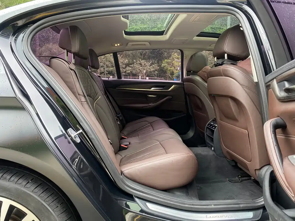 BMW 5 Series — миниатюра 16
