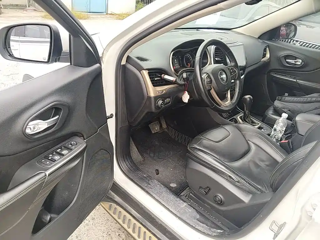Jeep Cherokee — миниатюра 16