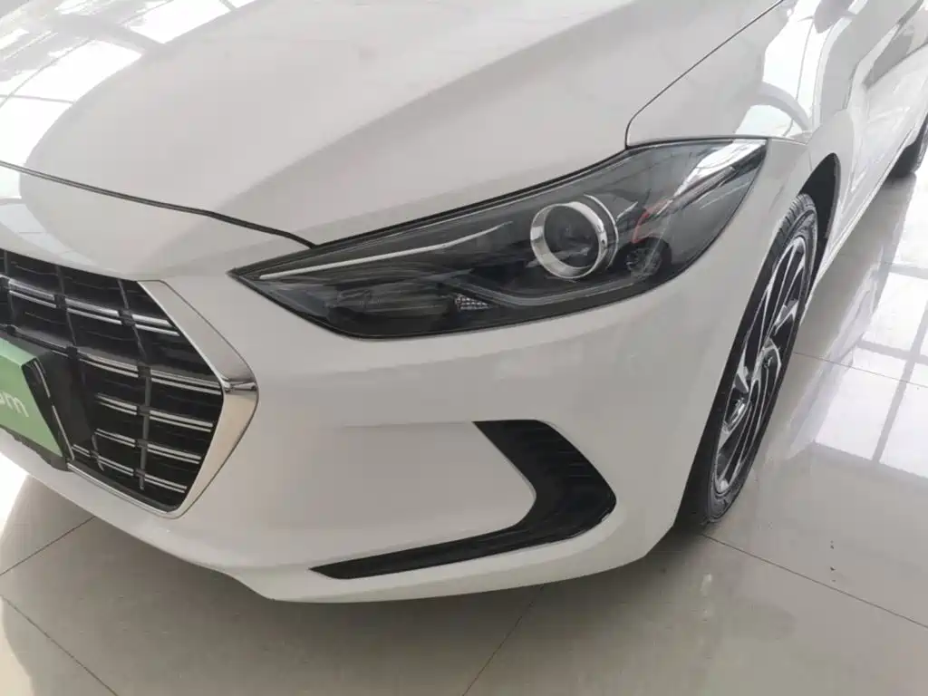Hyundai Elantra — миниатюра 24