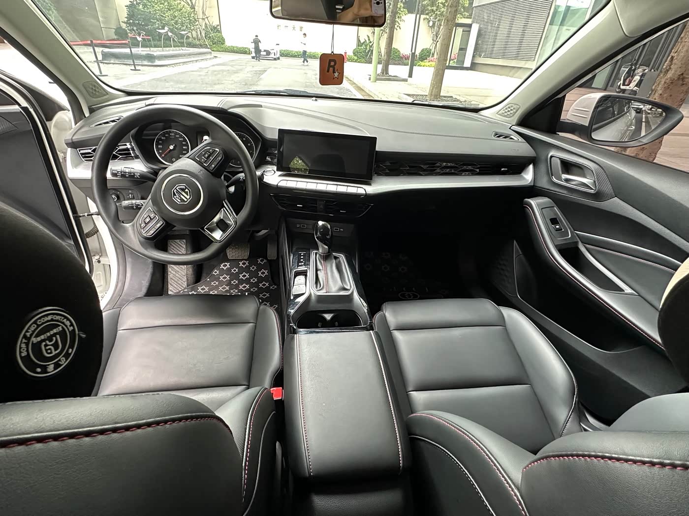 MG MG5 1.5 л 2022 г. Белый, пробег 35000 км