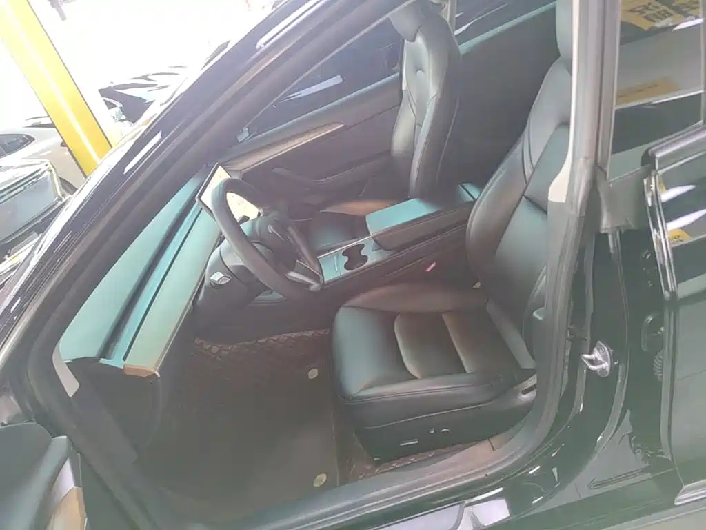 Tesla Model 3 — миниатюра 15