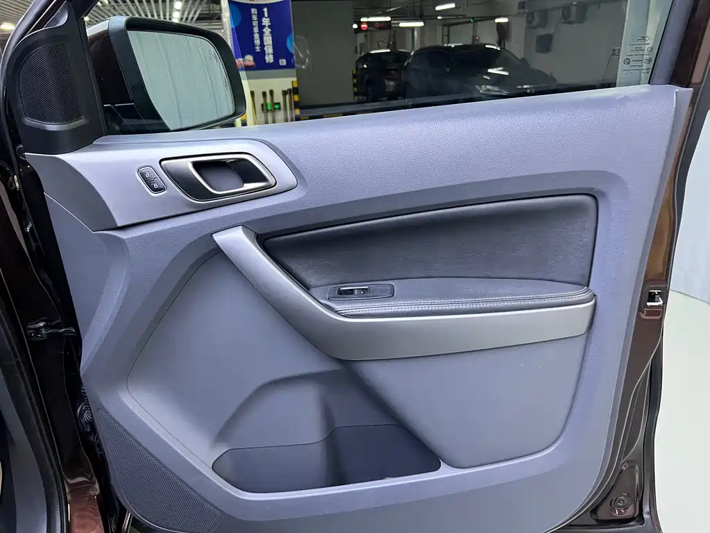 Ford Everest — миниатюра 12