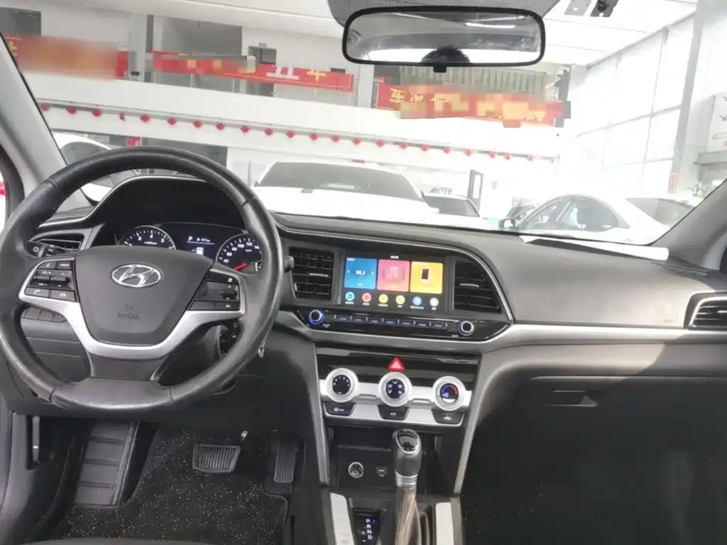 Hyundai Elantra — миниатюра 10