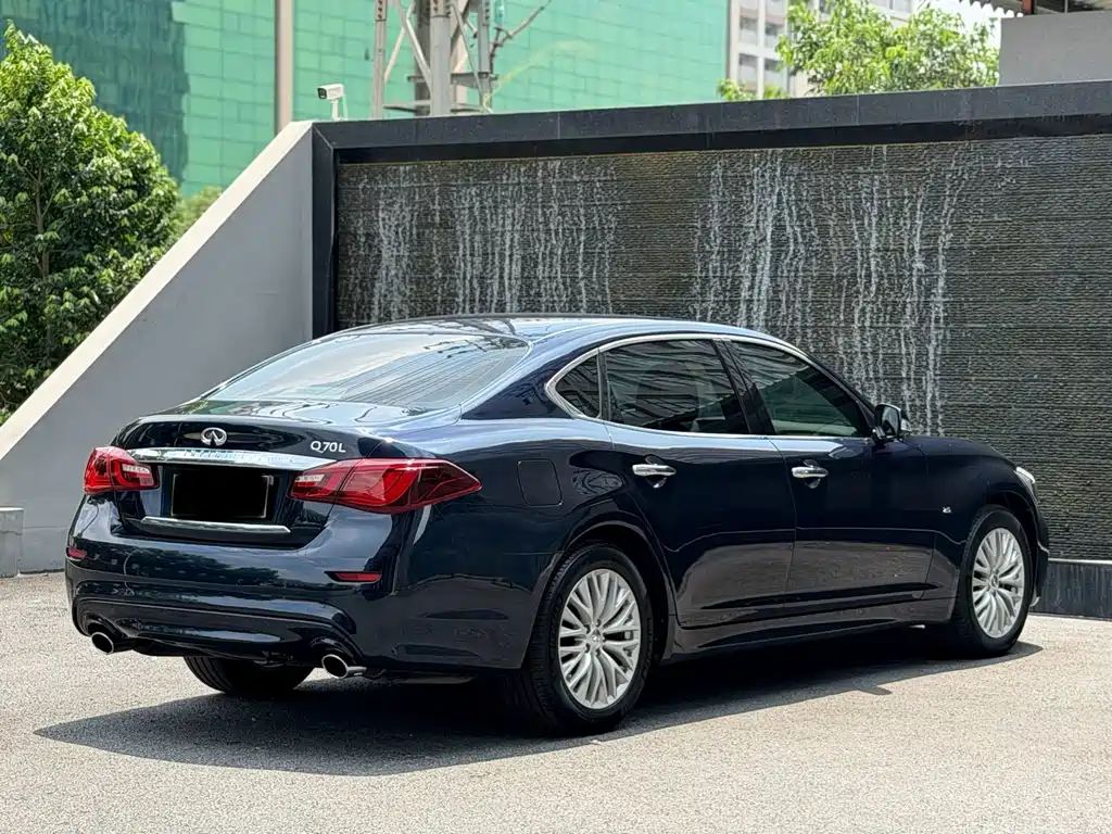 Infiniti Q70 — миниатюра 9
