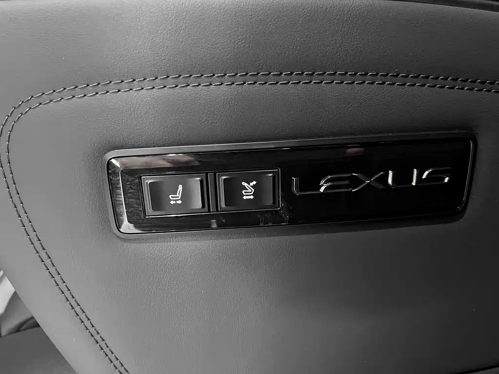 Lexus LM — миниатюра 28