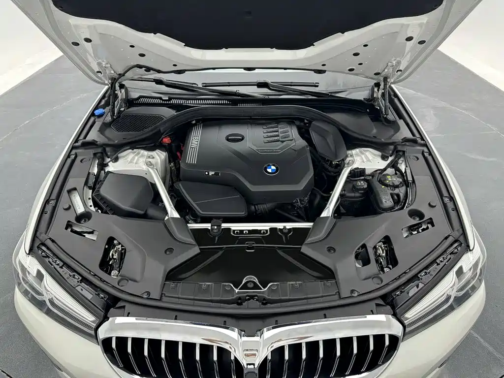 BMW 5 Series — миниатюра 25