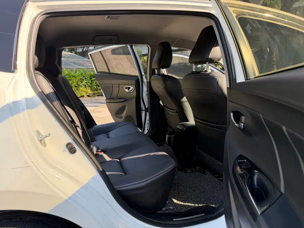 Toyota Yaris L — миниатюра 7
