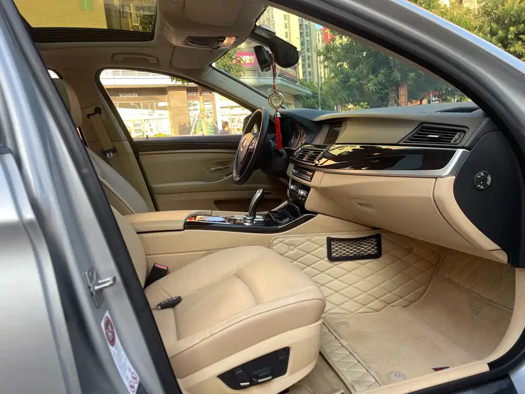 BMW 5 Series — миниатюра 13