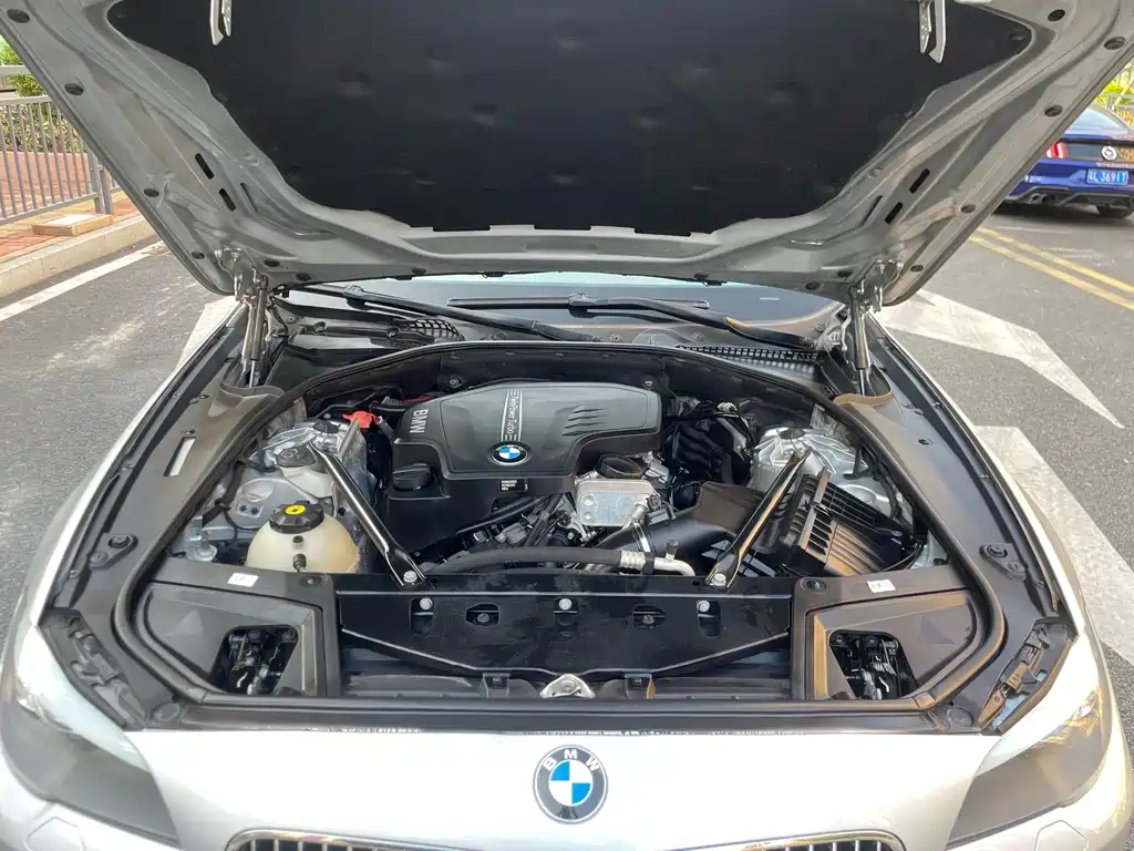 BMW 5 Series — миниатюра 17