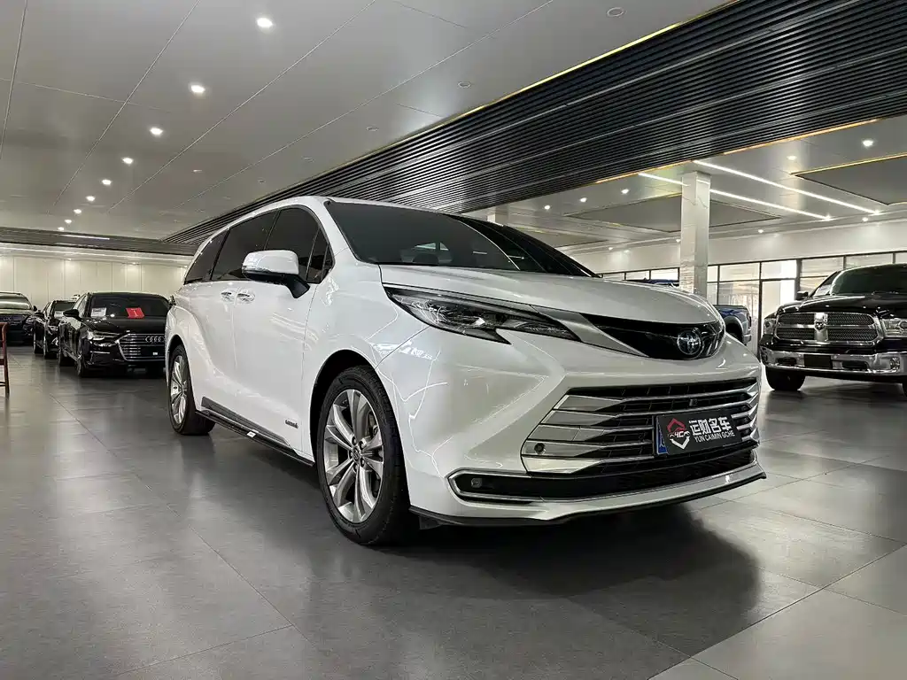 Toyota Sienna — миниатюра 3
