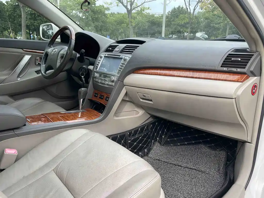 Toyota Camry — миниатюра 12