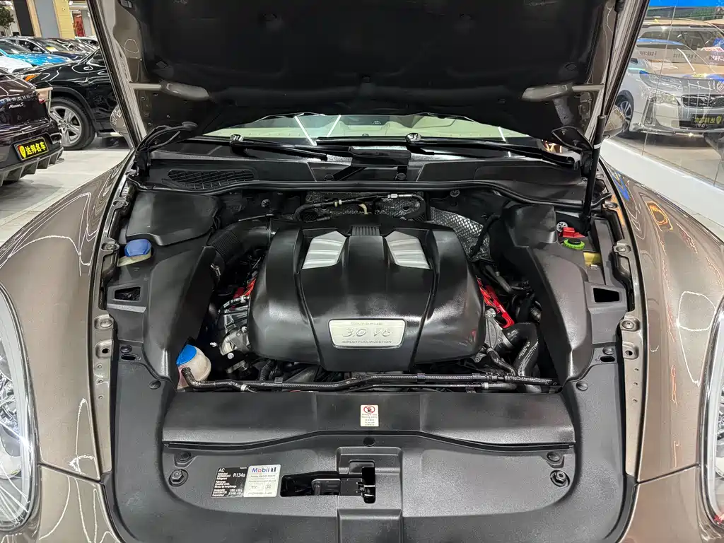 Porsche Cayenne — миниатюра 12