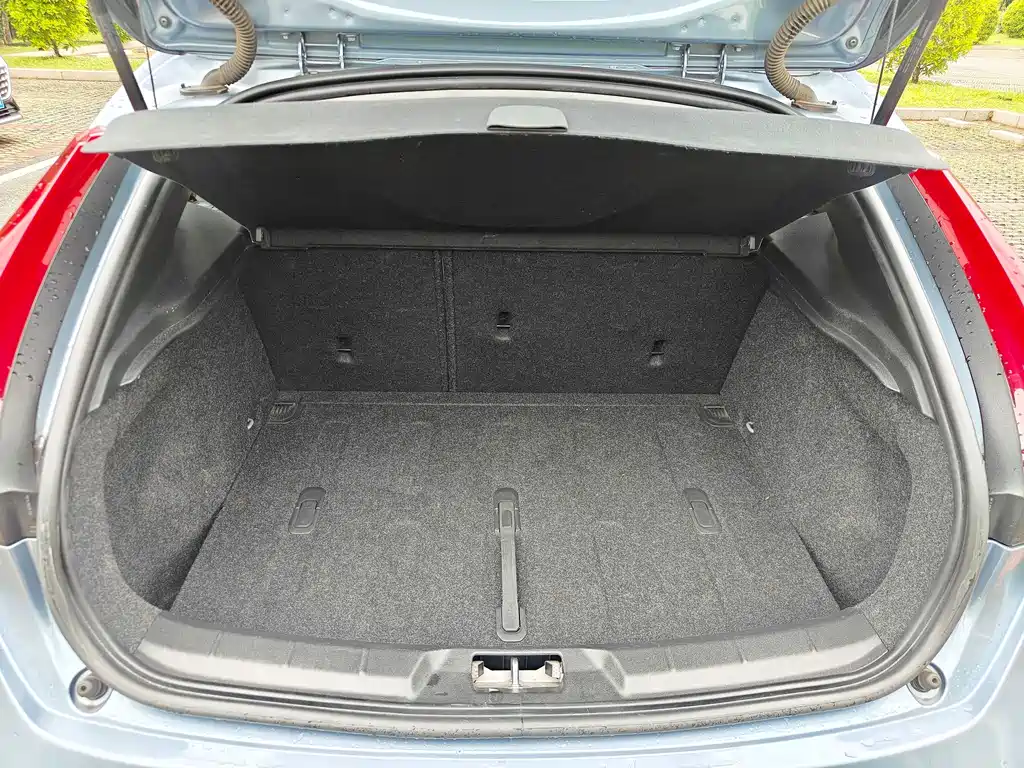 Volvo V40 — миниатюра 10