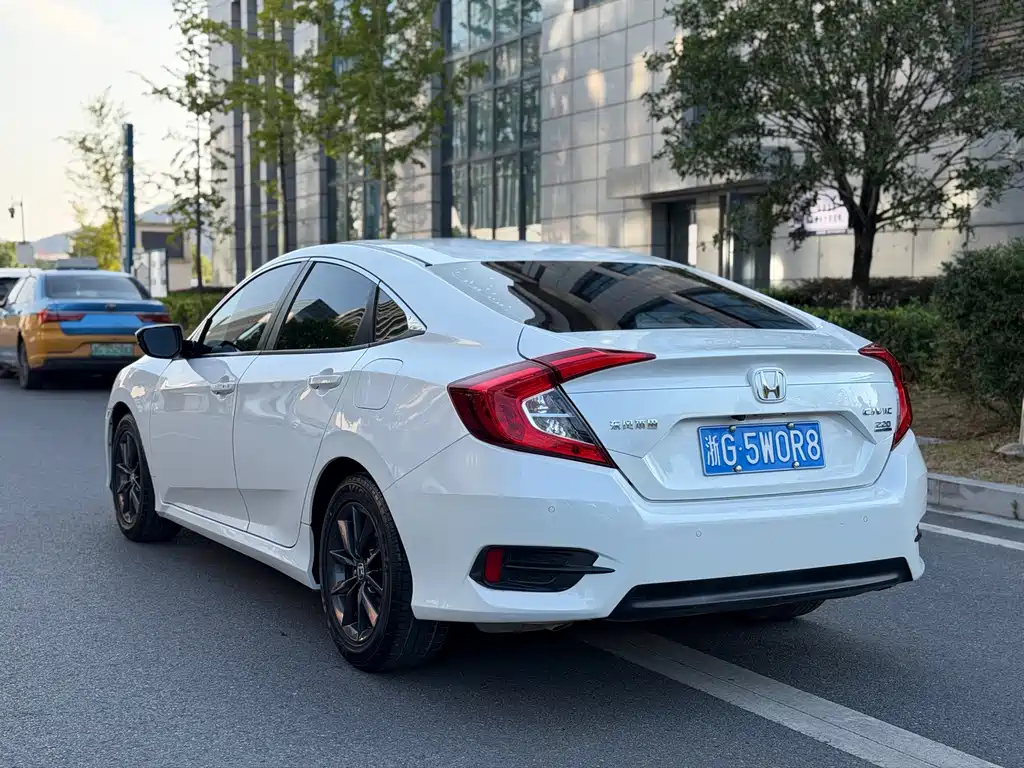 Honda Civic — миниатюра 9