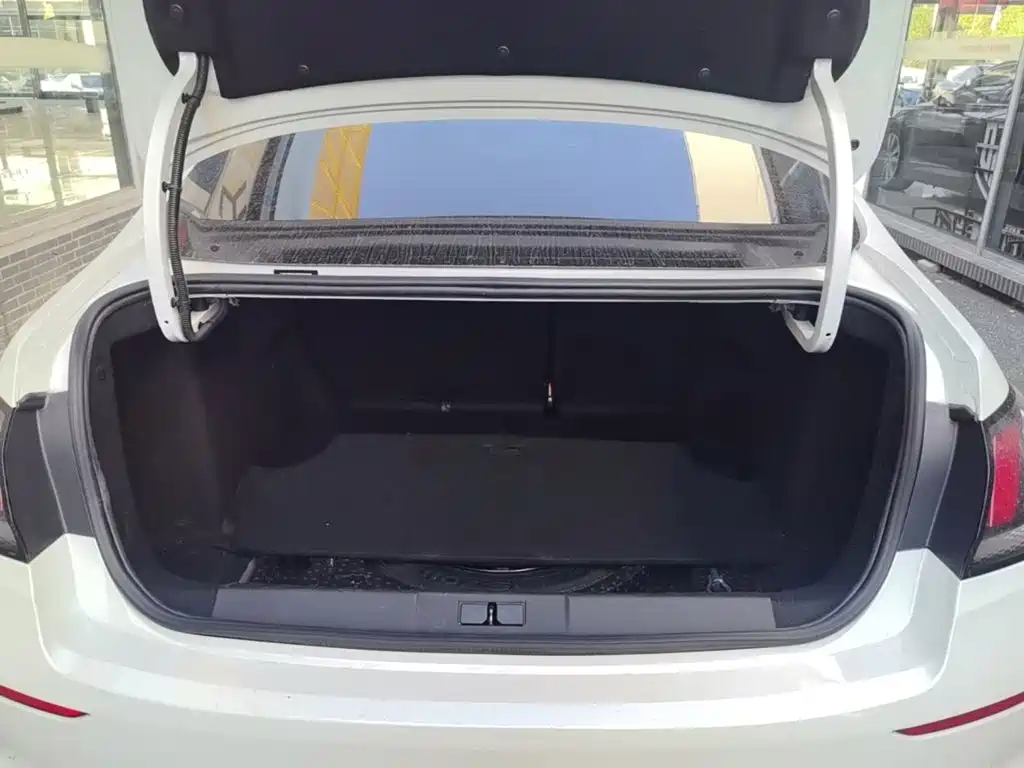 Peugeot 408 — миниатюра 19