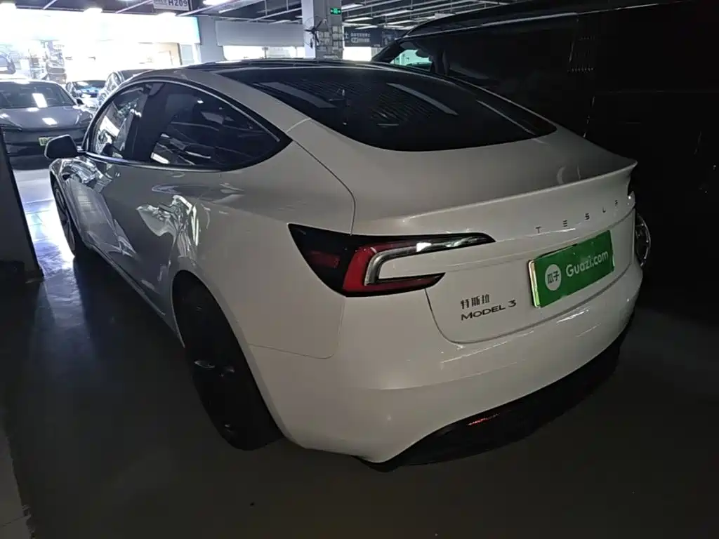 Tesla Model 3 — миниатюра 5