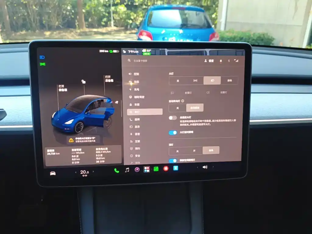 Tesla Model Y — миниатюра 13