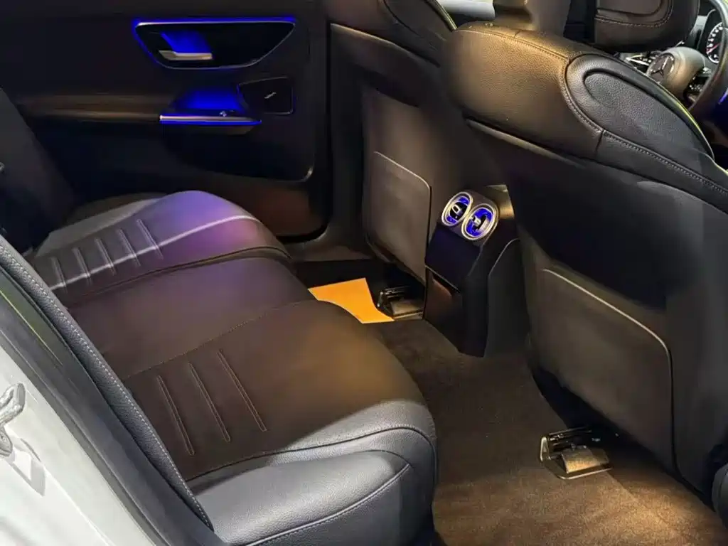 Mercedes-Benz C-Class — миниатюра 6