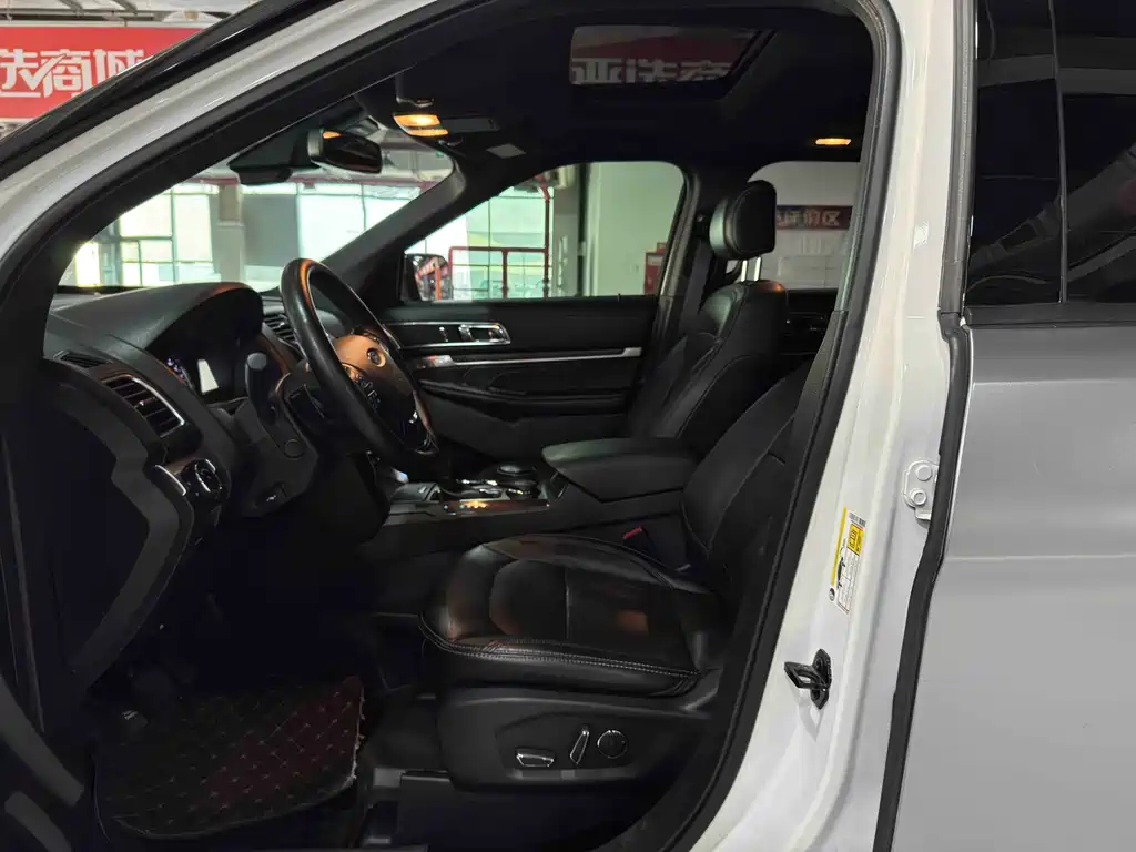 Ford Explorer (Import) — миниатюра 7