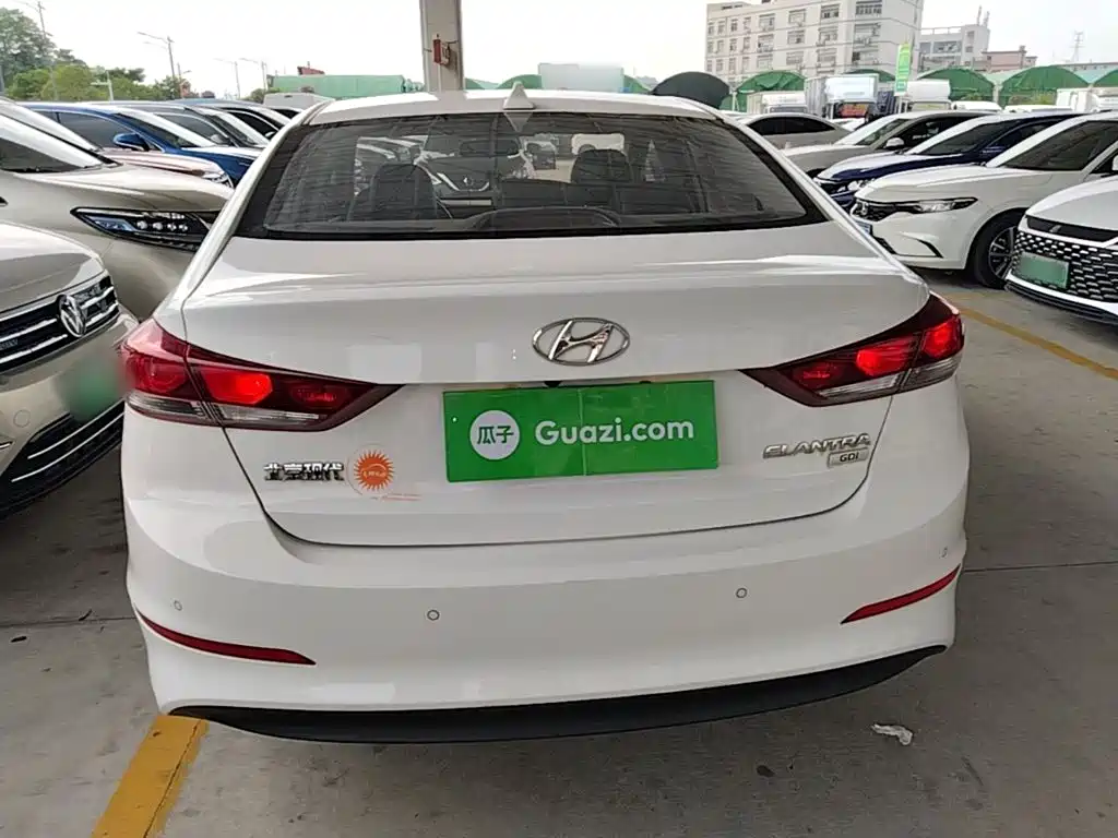 Hyundai Elantra — миниатюра 6