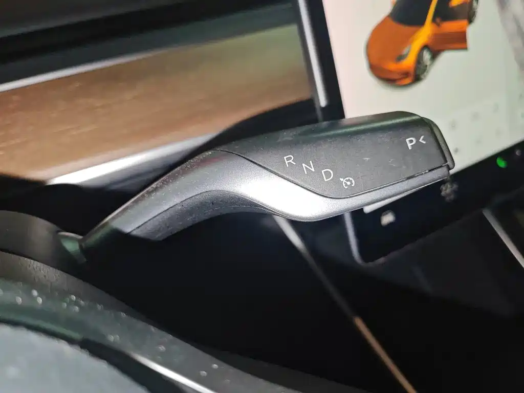 Tesla Model 3 — миниатюра 10
