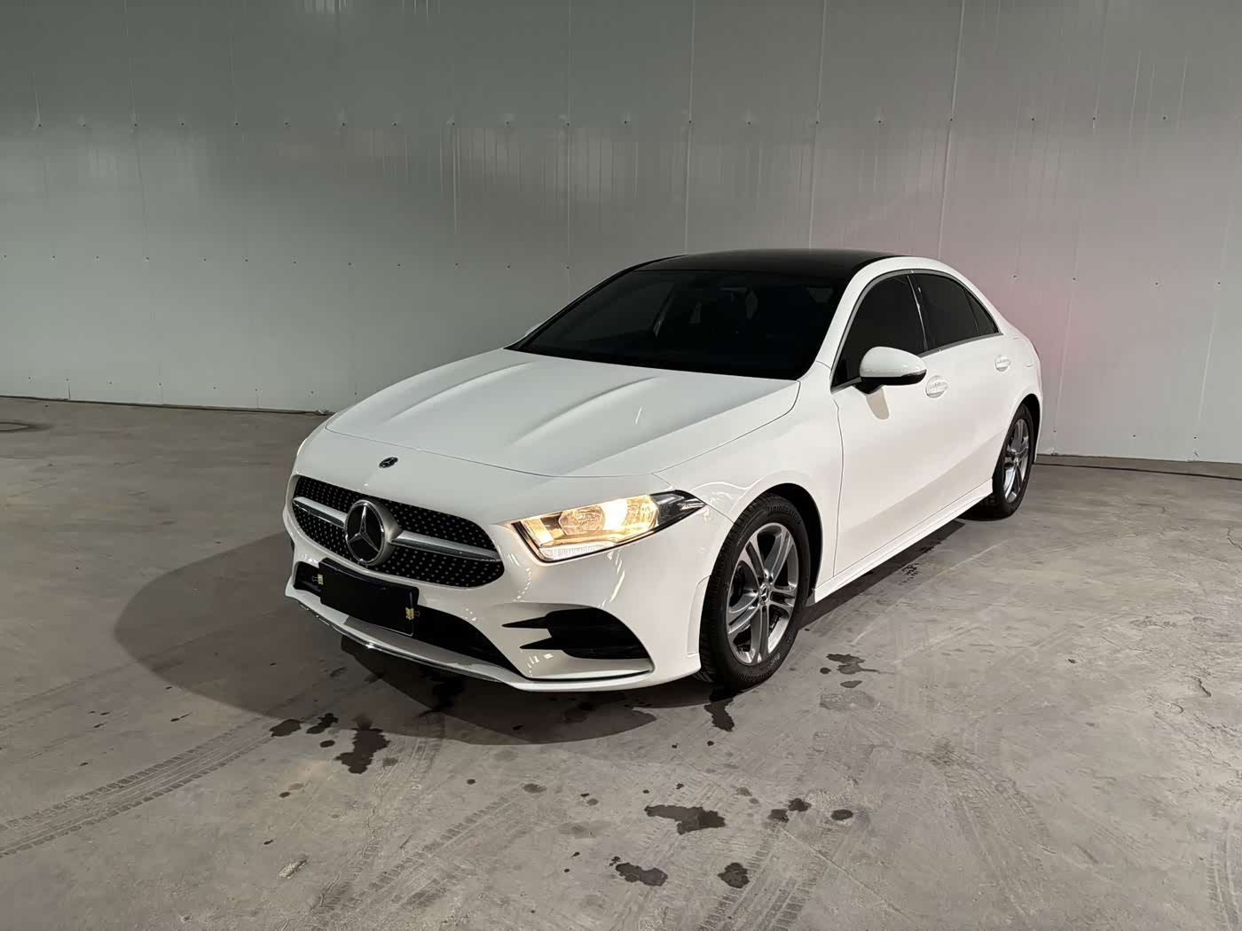 Mercedes-Benz A-Class 1.3 л 2022 г. Белый, пробег 32000 км