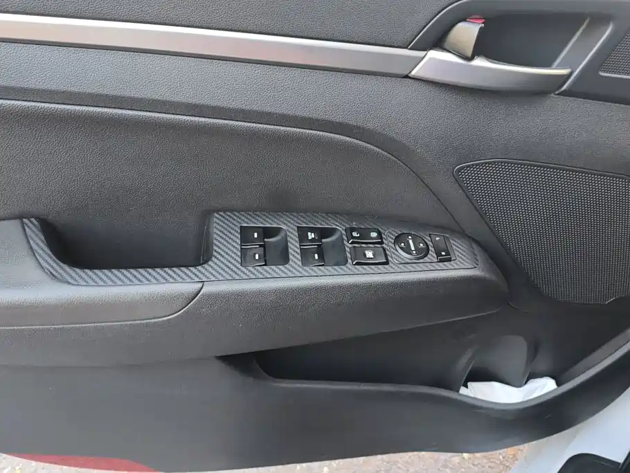Hyundai Elantra — миниатюра 7