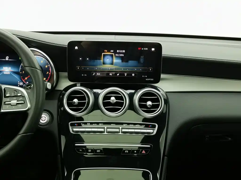 Mercedes-Benz GLC — миниатюра 12