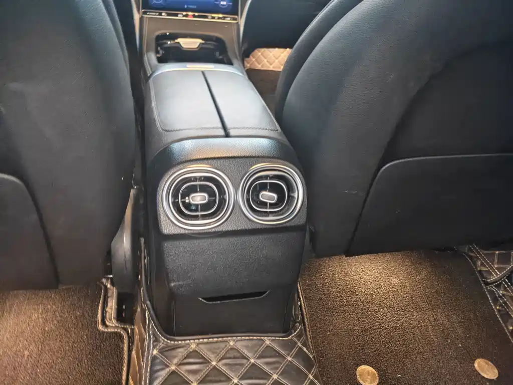 Mercedes-Benz C-Class — миниатюра 12